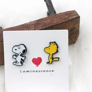 2/$15✨PEANUTS ENAMEL HYPOALLERGENIC STUD EARRINGS